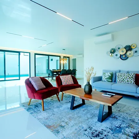 Batalha Retreat - Private Luxury With Heated Indoor Saltwater Pool Villa *