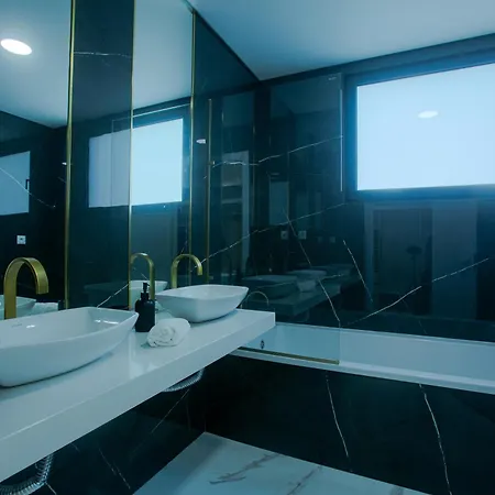 Batalha Retreat - Private Luxury With Heated Indoor Saltwater Pool Ribeira Grande