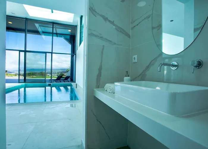 Willa Batalha Retreat - Private Luxury With Heated Indoor Saltwater Pool