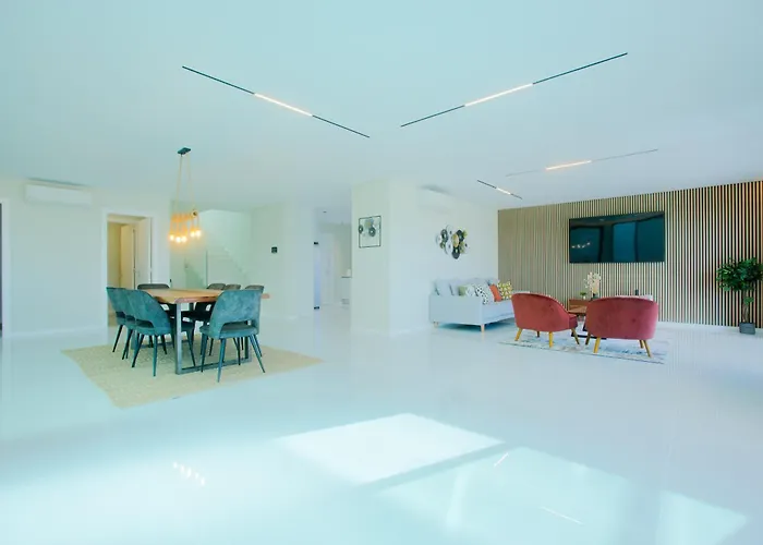 Batalha Retreat - Private Luxury With Heated Indoor Saltwater Pool Willa Ribeira Grande