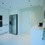 Villa Batalha Retreat - Private Luxury With Heated Indoor Saltwater Pool