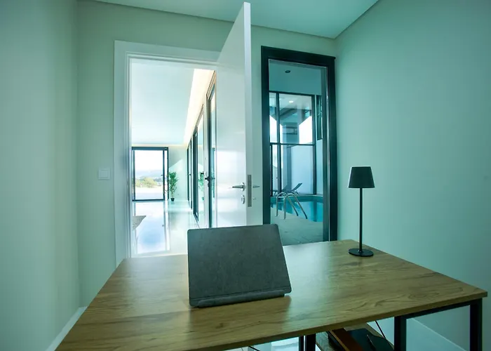 Batalha Retreat - Private Luxury With Heated Indoor Saltwater Pool