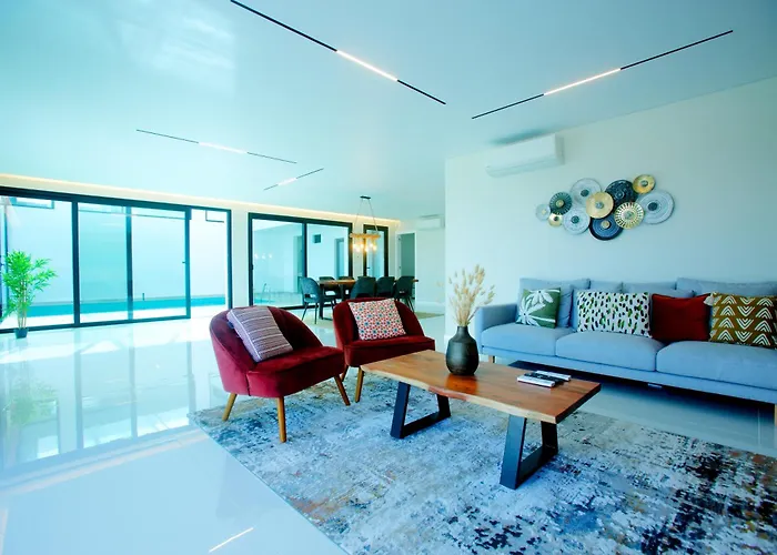 Batalha Retreat - Private Luxury With Heated Indoor Saltwater Pool 别墅 *