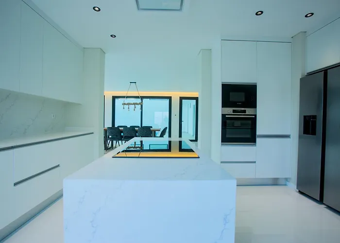 Batalha Retreat - Private Luxury With Heated Indoor Saltwater Pool