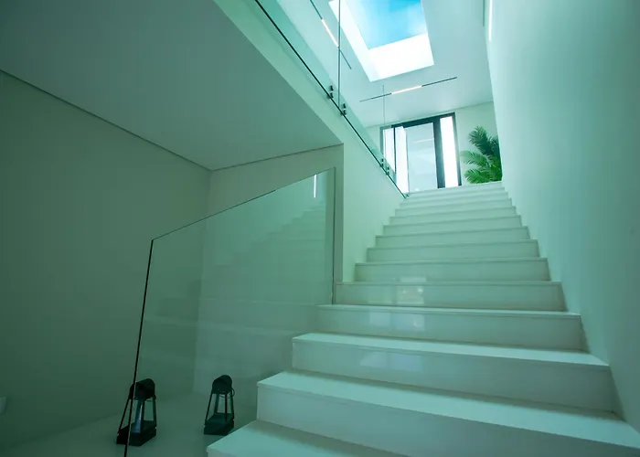 Villa Batalha Retreat - Private Luxury With Heated Indoor Saltwater Pool