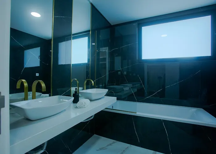 Batalha Retreat - Private Luxury With Heated Indoor Saltwater Pool 大里贝拉