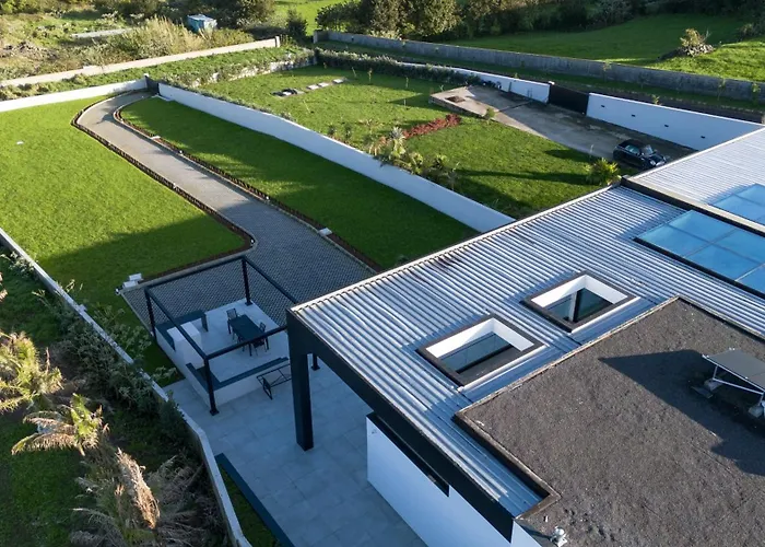 Villa Batalha Retreat - Private Luxury With Heated Indoor Saltwater Pool